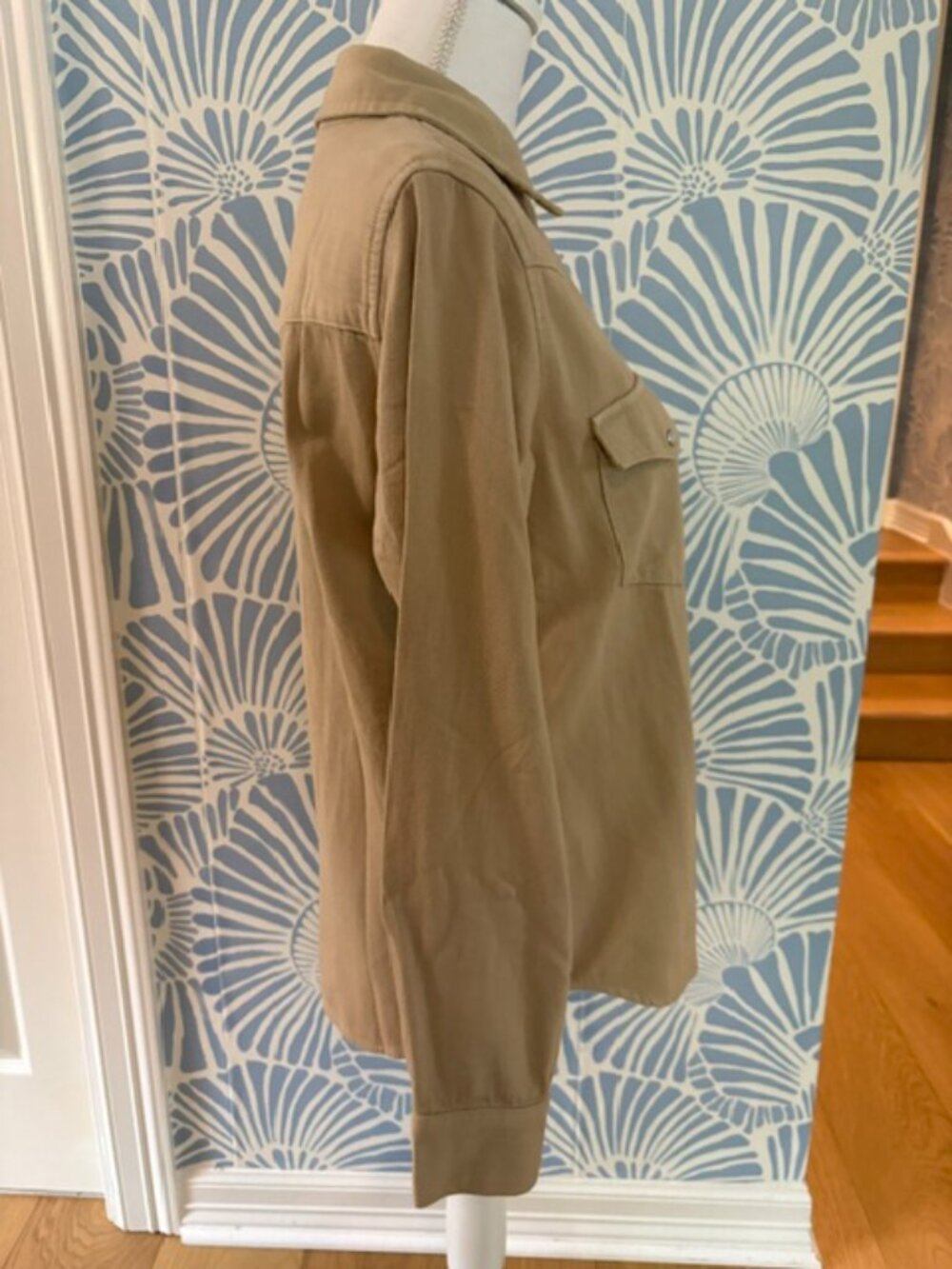 NWT Women's Tan Levi's Standard Western Fit Shirt Size Medium - Picture 5 of 6